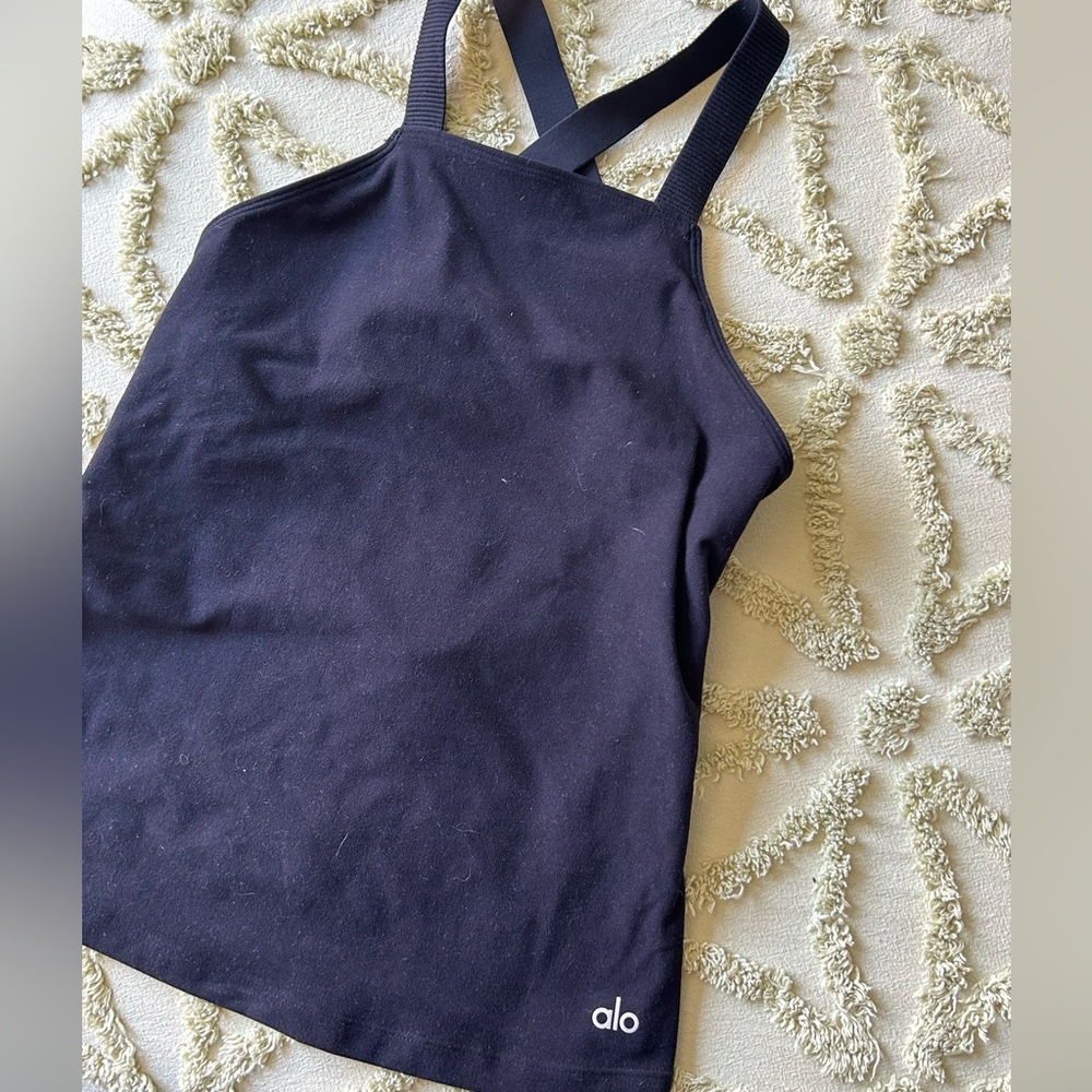 Alo yoga black top